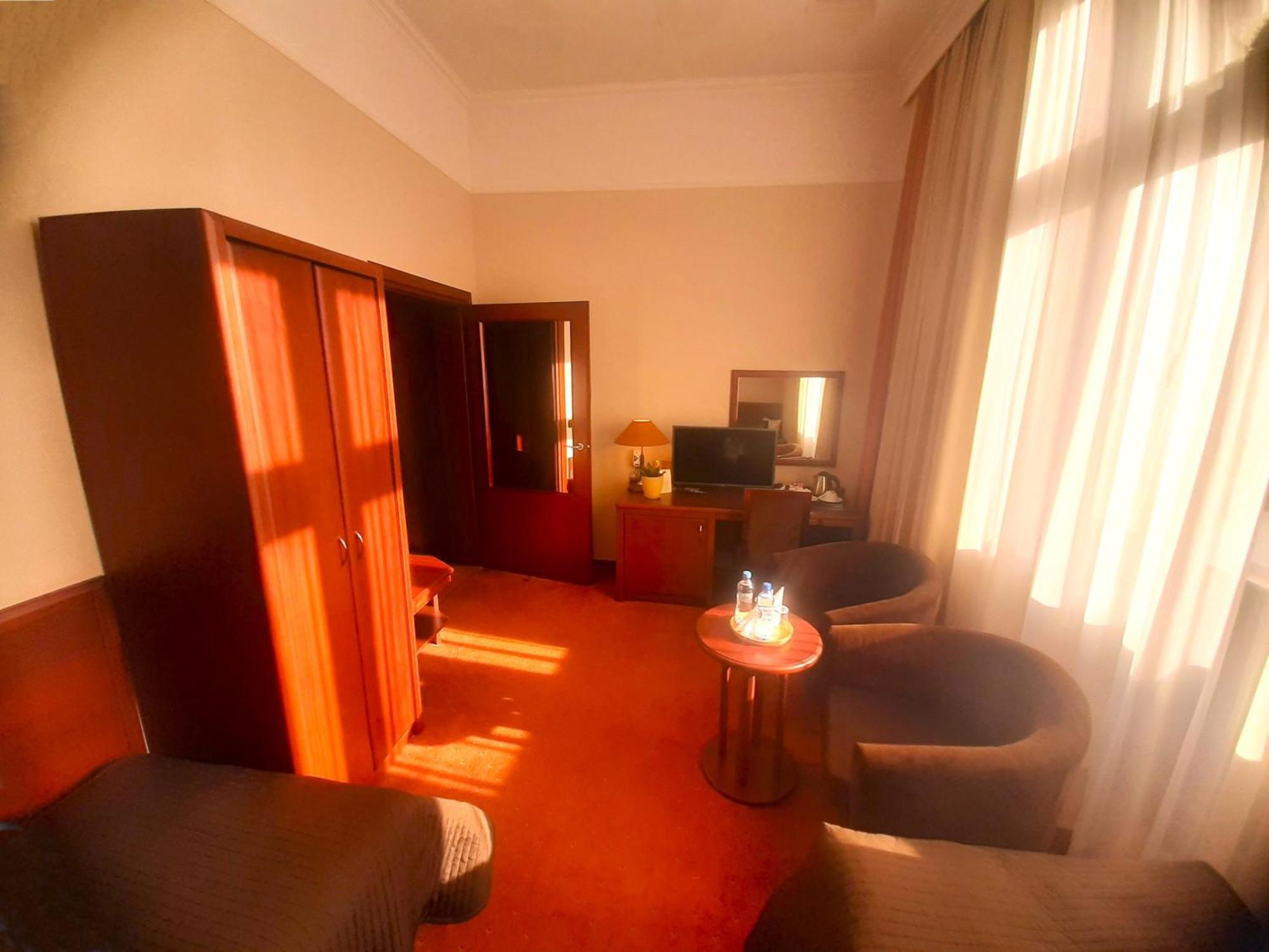 Bast Wellness & 3*